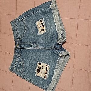 Mom shorts, Small, leopard
